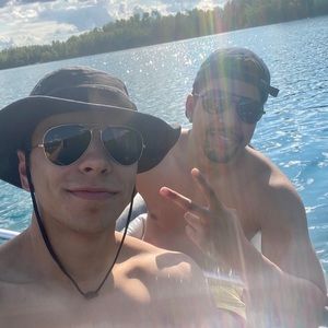 Meet your Posher, Dean